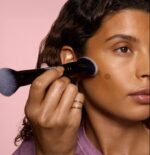 Liquid Bronzer & Contour Duo Brush | Brocha Doble Para Contour - Image 4